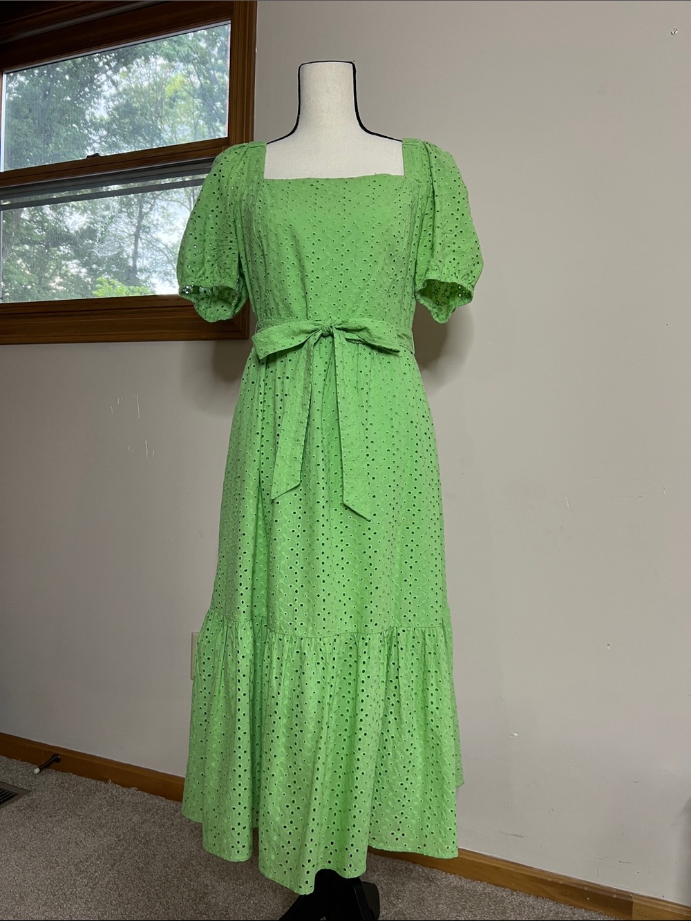 👀🥽🍃🧵Draper James Lime Green Eyelet Midi Dress with Puff Sleeves